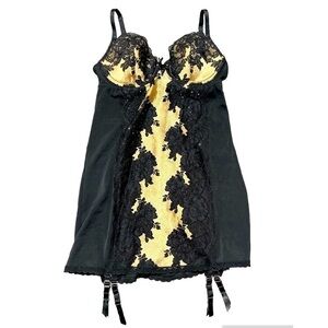 Victorias Secret Black and Cream Lace Lingerie with Stocking Clips 34B